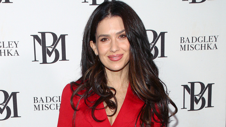 Hilaria Baldwin on a red carpet in 2020