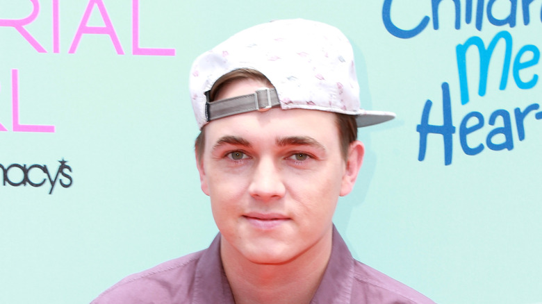 Jesse McCartney in white hat 