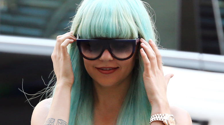 Amanda Bynes in blue wig