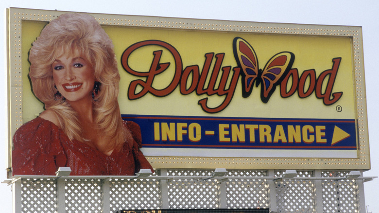 A Dollywood sign
