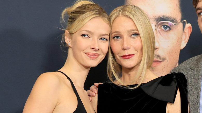 Apple Martin posing with mother Gwyneth Paltrow