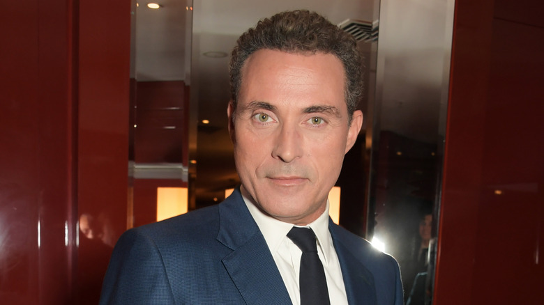 Rufus Sewell posing at premiere