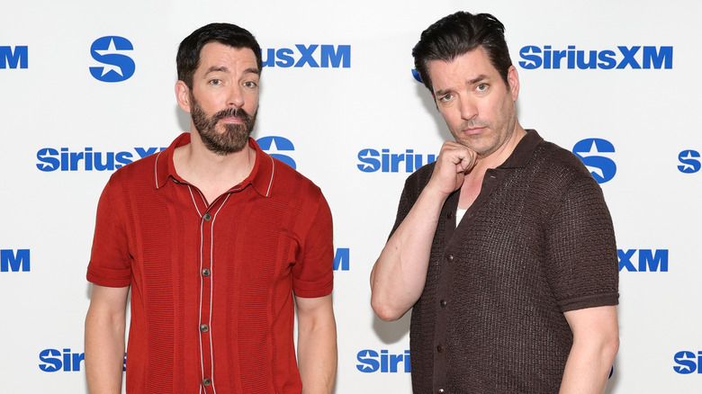 Drew and Jonathan Scott posing