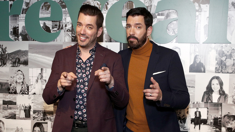 Drew and Jonathan Scott pointing