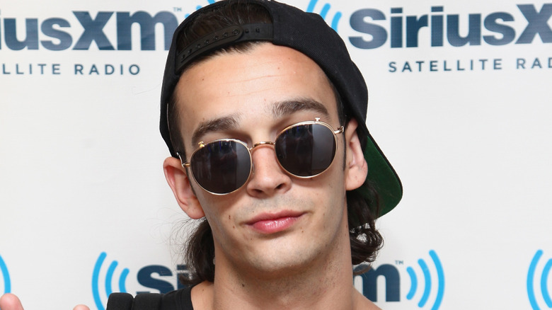 Matt Healy giving a peace sign