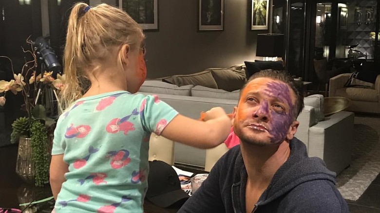 Jeremy Renner's daughter painting his face