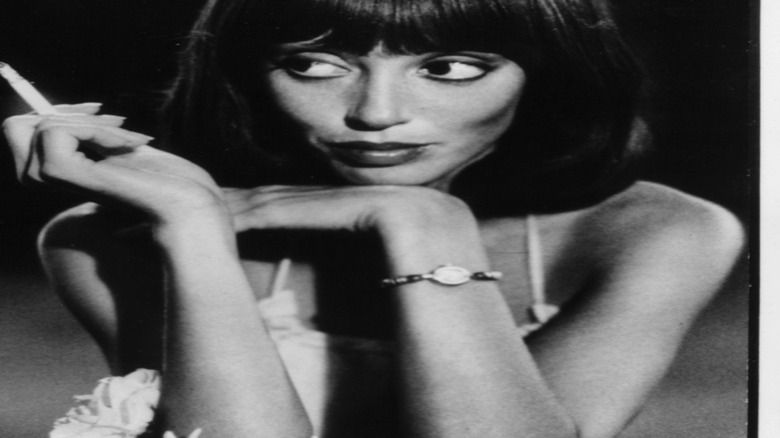 Shelley Duvall holding a cigarette in black and white