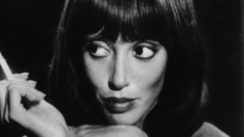 Shelley Duvall holding a cigarette in black and white