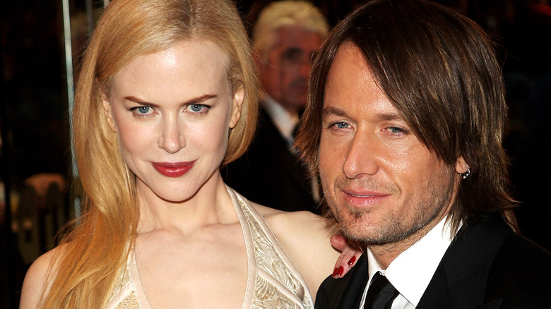 Nicole Kidman and Keith Urban posing