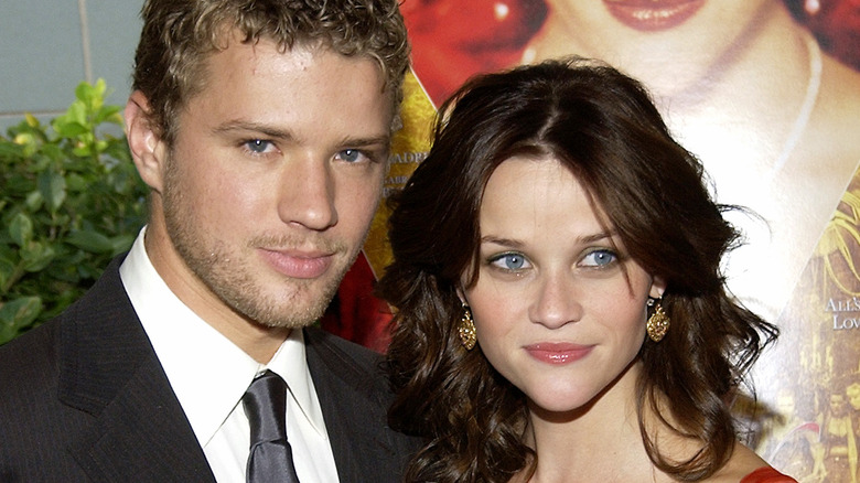 Reese Witherspoon and Ryan Phillippe posing