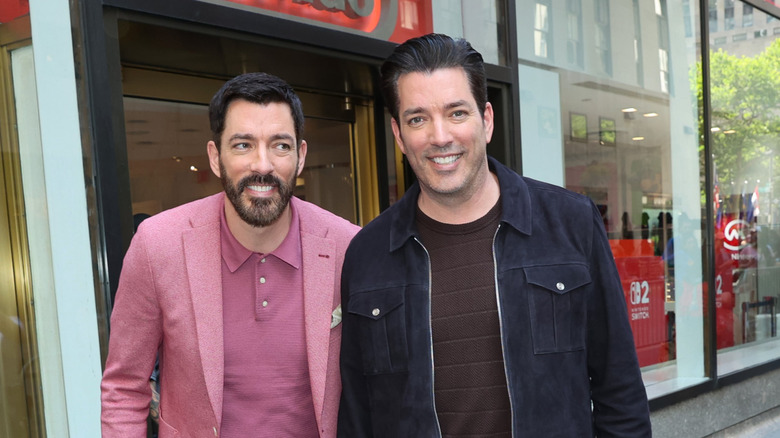 Drew Scott and Jonathan Scott arriving at 