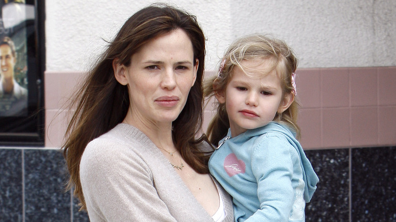 Jennifer Garner holding Violet