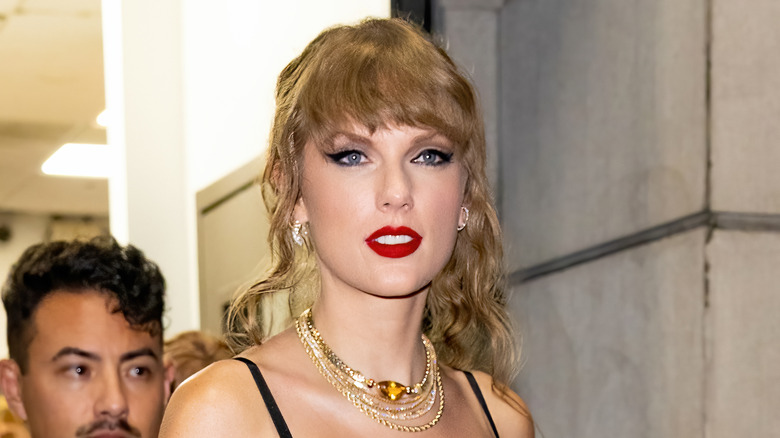 Taylor Swift with red lipstick