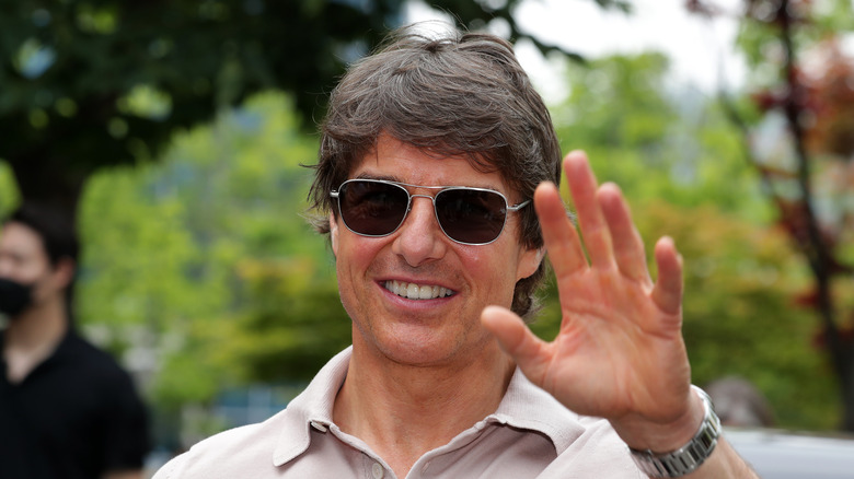 Tom Cruise sunglasses beige shirt