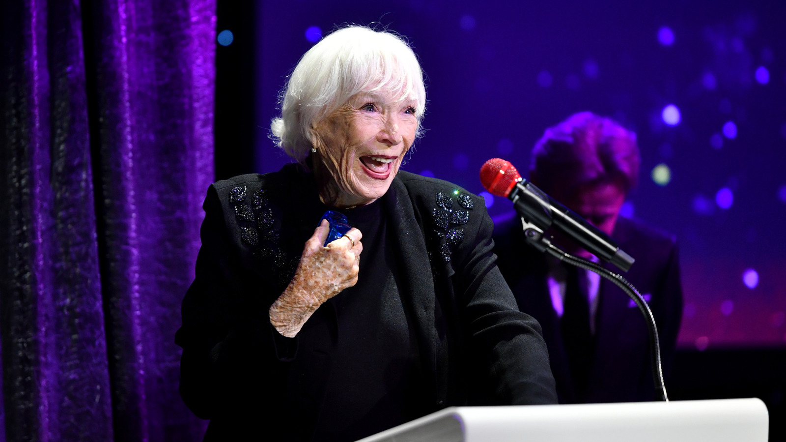 '50s Icon Shirley MacLaine's Web Of Hollywood Affairs & Secret Loves