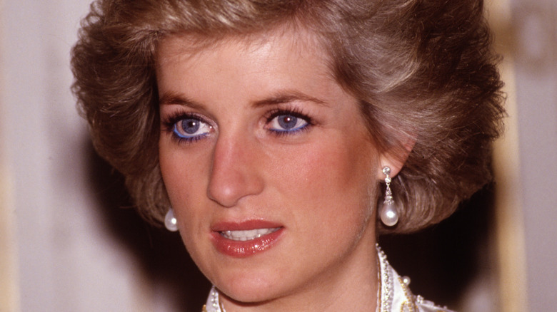 Princess Diana wearing pearl earrings