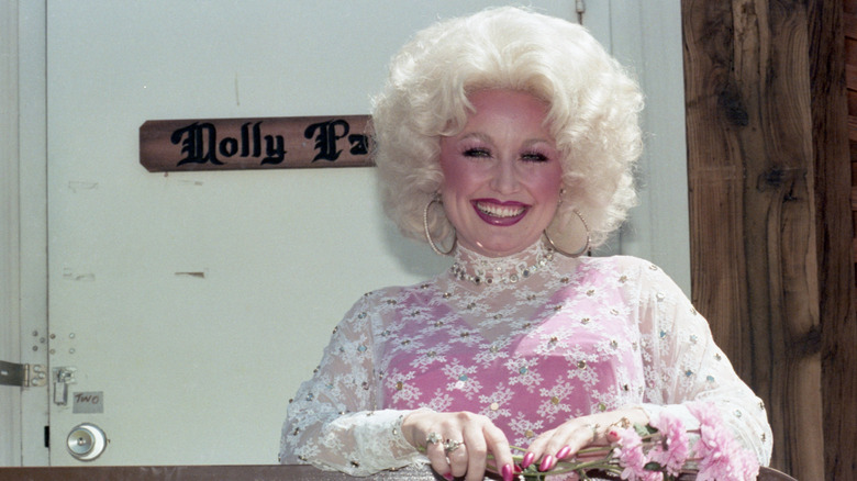 Dolly Parton posing in 1978.