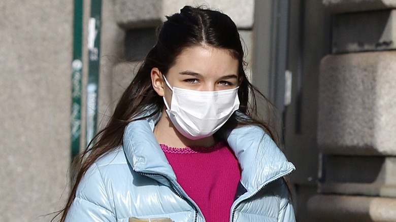 Suri Cruise holding coffee