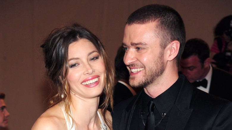 Jessica Biel and Justin Timberlake smiling