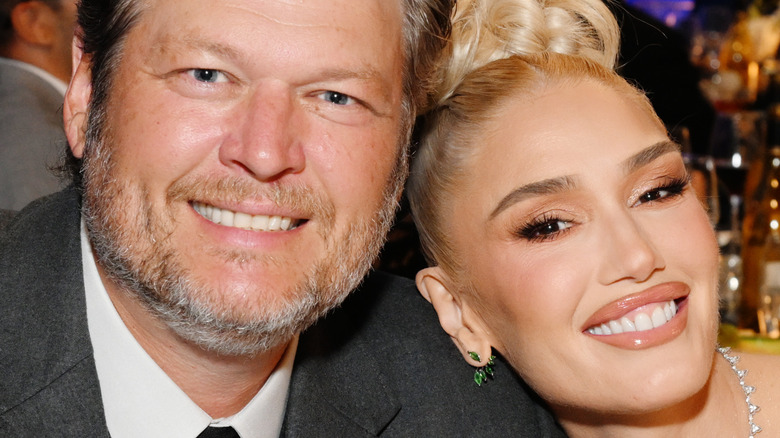 Blake Shelton and Gwen Stefani smiling