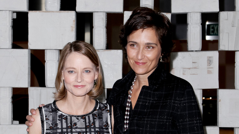 Jodie Foster poses with Alexandra Hedison