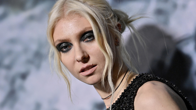 Taylor Momsen posing