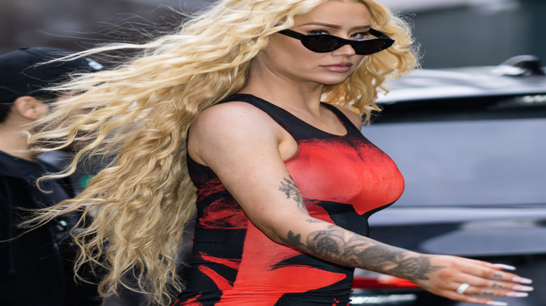 Iggy Azalea wearing sunglasses