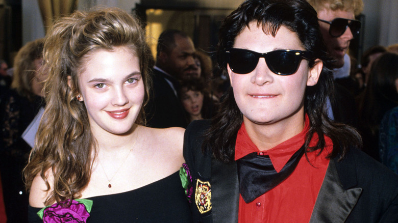 Drew Barrymore and Corey Feldman pose at the 1989 Oscars