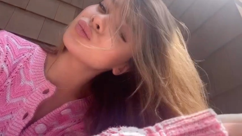 Hailee Steinfeld in pink cardigan