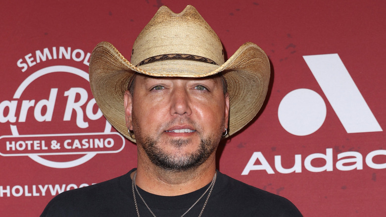 Jason Aldean wearing cowboy hat 