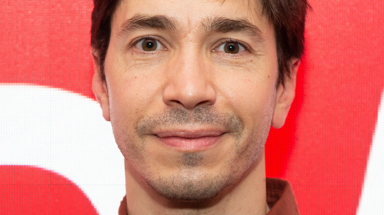 Justin Long looks at the camera