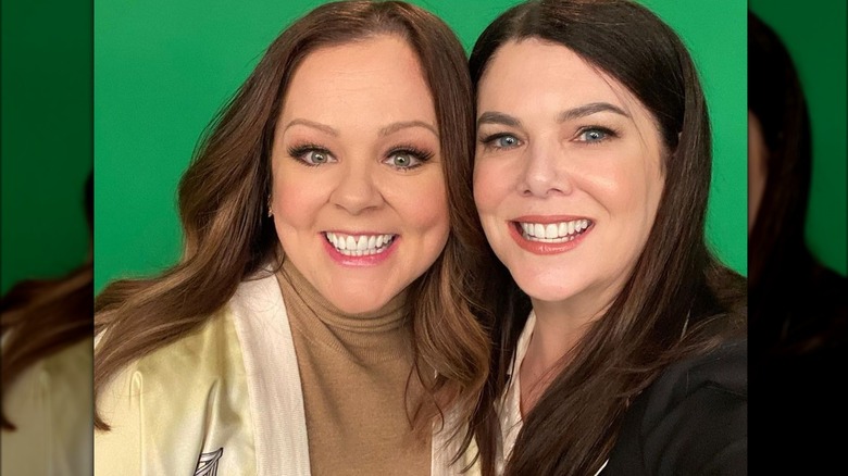Melissa McCarthy and Lauren Graham smiling