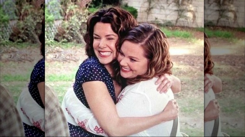 Lauren Graham Melissa McCarthy hug