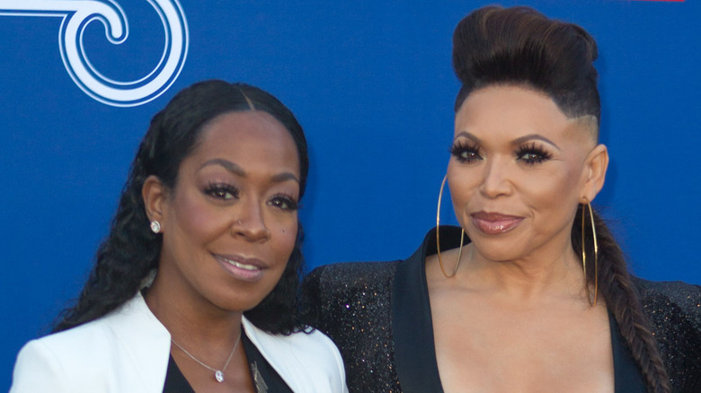 Tichina Arnold Tisha Campbell blue backdrop