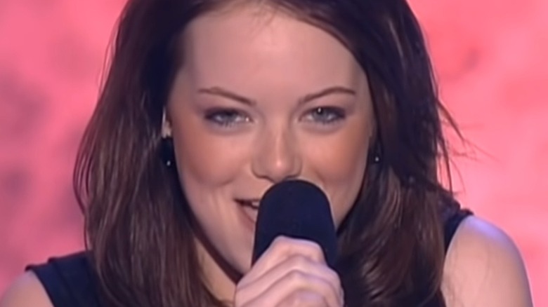 Emma Stone singing on "In Search of the Partridge Family"