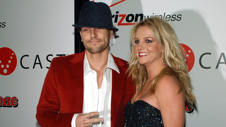 Kevin Federline and Britney Spears posing