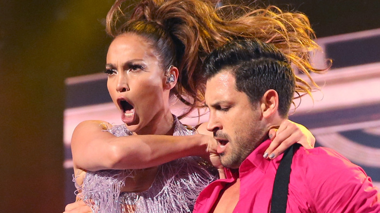 Maksim Chmerkovskiy and Jennifer Lopez American Music Awards