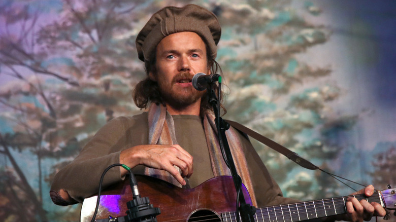 Damien Rice performing