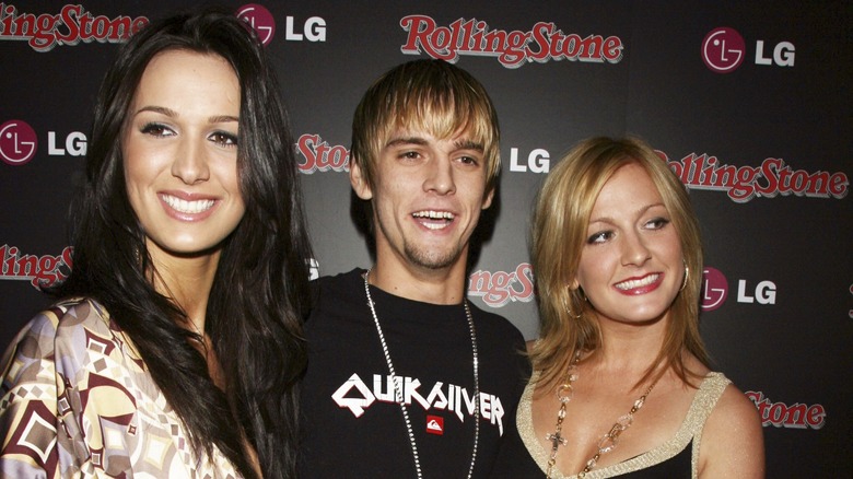 Angel Carter, Aaron Carter, and Bobbie Jean Carter smiling at red carpet event