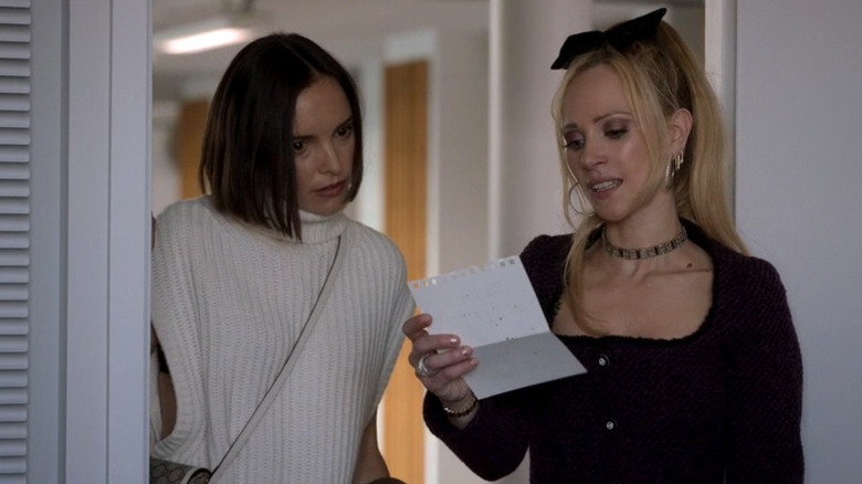 Jack (Jodi Balfour) and Keeley (Juno Temple) read a note in Ted Lasso episode Signs