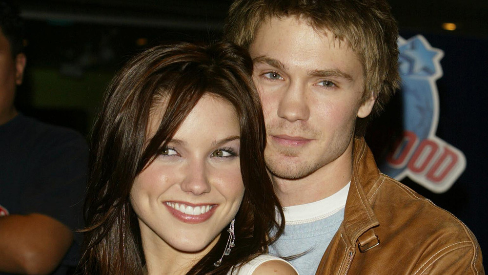 Sophia Bush and Chad Michael Murray canoodling on the red carpet 