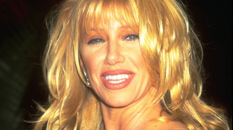 Suzanne Somers smiling