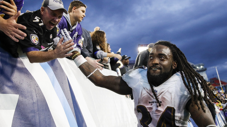 Alex Collins with hand up