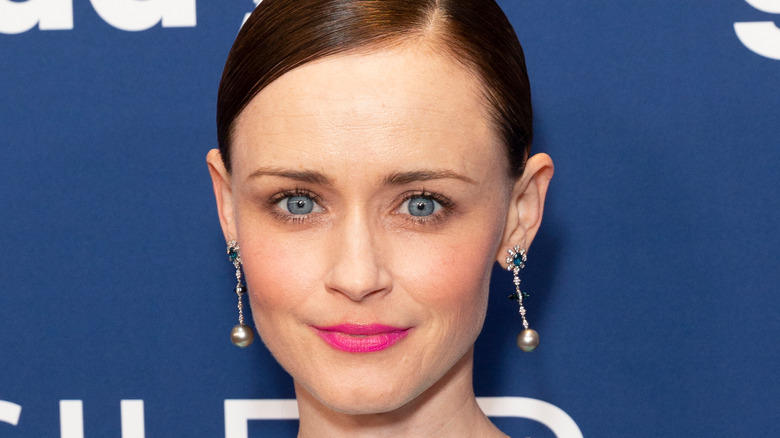 Alexis Bledel pink lipstick