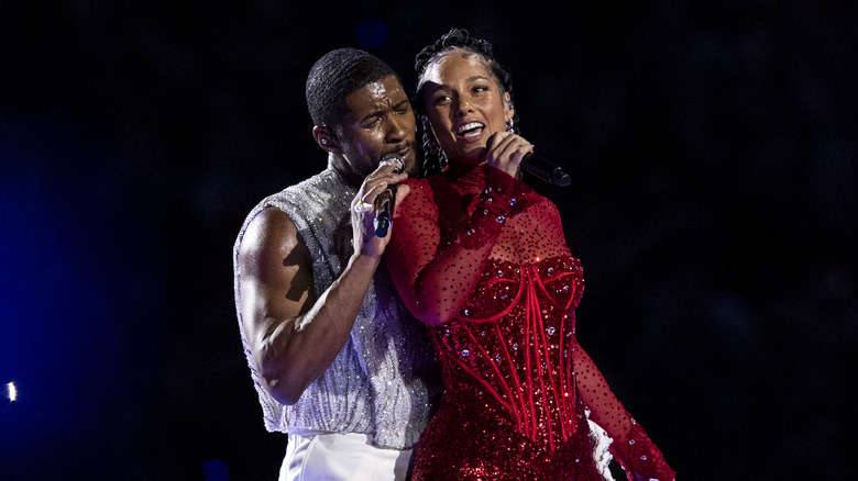 Usher and Alicia Keys on stage