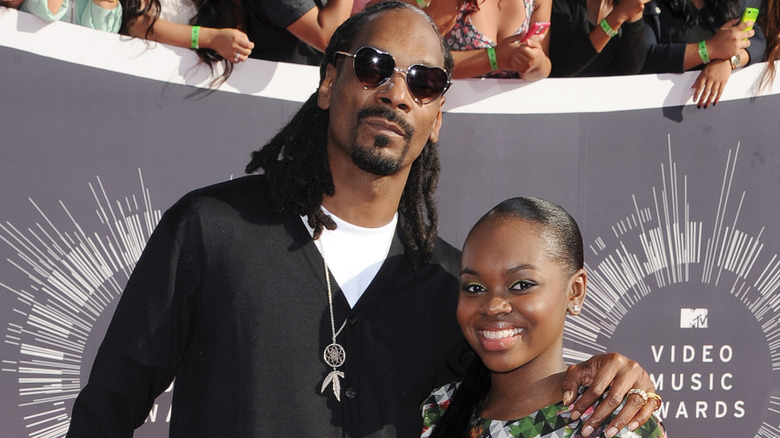 Cori Broadus and Snoop Dogg posing at the VMAs