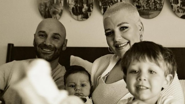 Ev and Samii Ryan with their young family.