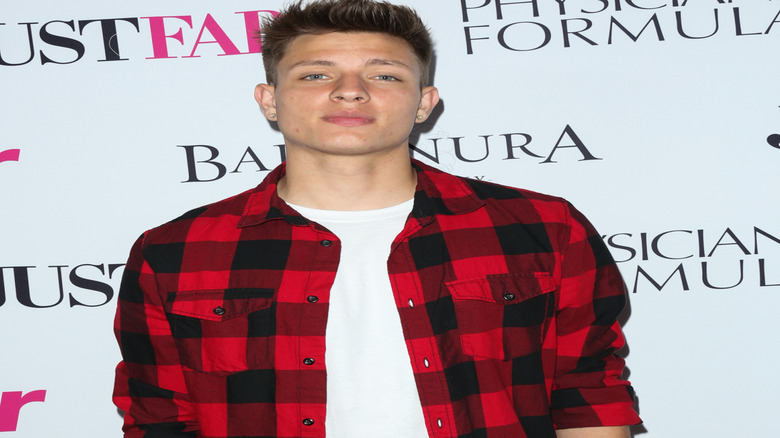 Matt Rife posing at Star Magazine's 2016 Hollywood Rocks