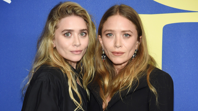 Mary-Kate and Ashley Olsen posing
