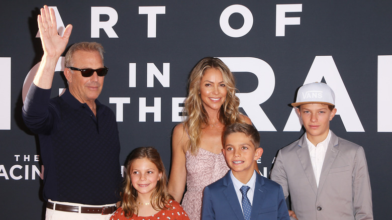 Kevin Costner waving Christine Baumgartner kids